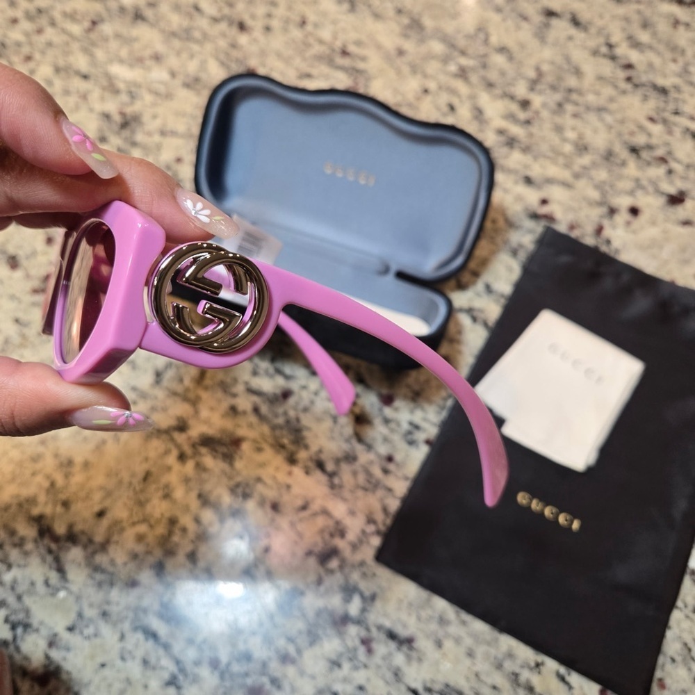 NEW Gucci Pink Oversized Sunglasses with Accessories - Picture 2 of 5